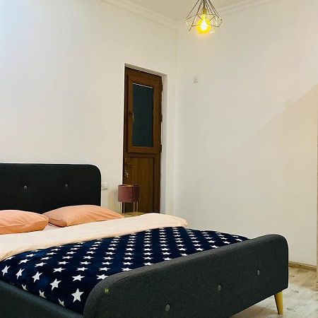 Sweet Apartment In Kutaisi Exteriör bild