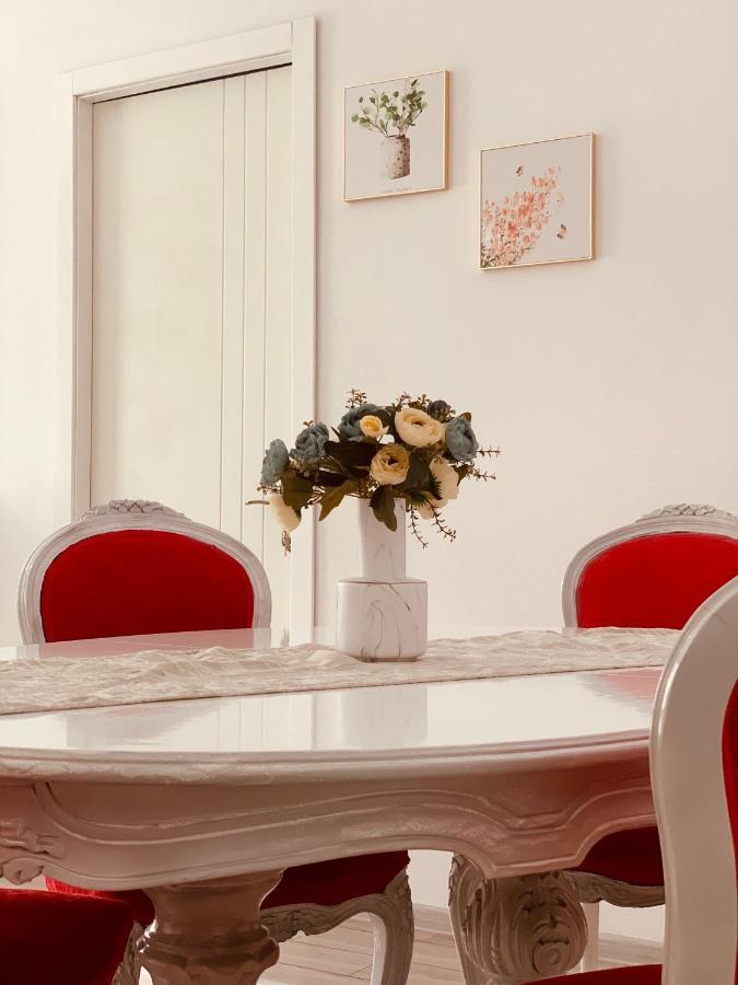 Sweet Apartment In Kutaisi Exteriör bild