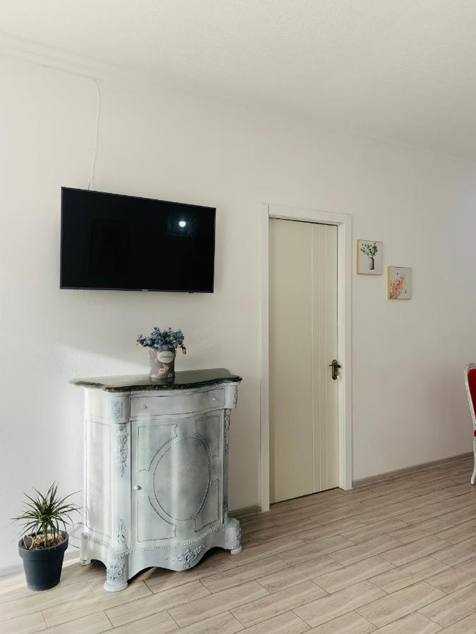 Sweet Apartment In Kutaisi Exteriör bild